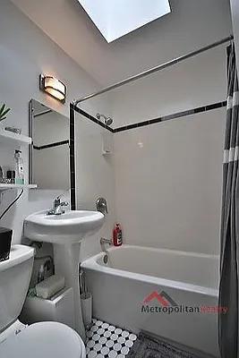 Rented by Metropolitan Realty | media 6