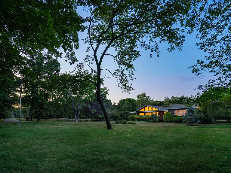 300 Marion Pl — Photo 27