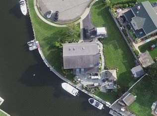 3 Clearwater Ln, West Islip, NY 11795