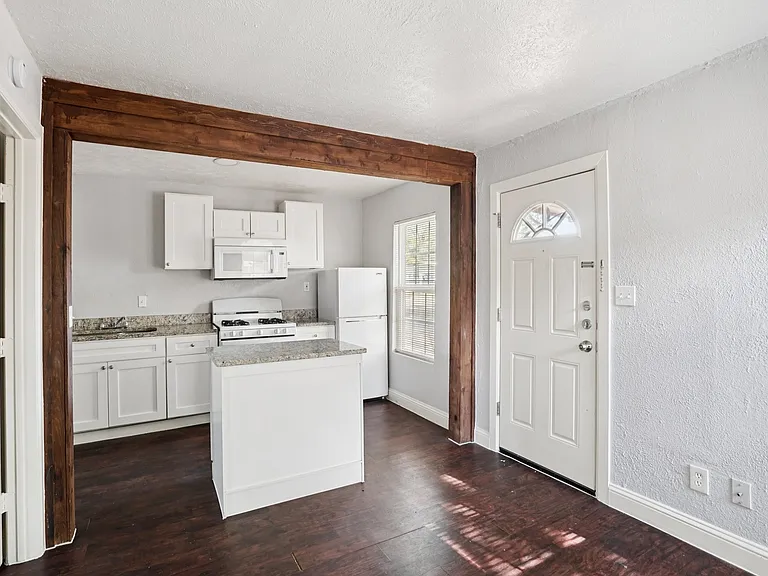 Sycamore Creek Apartments — Photo 3