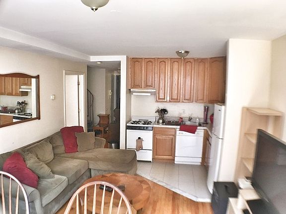 3rd image of 422 E 10th St APT 6R