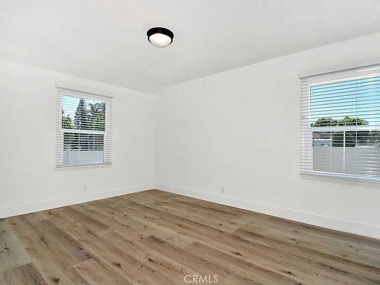 6363 Darby Ave — Photo 12