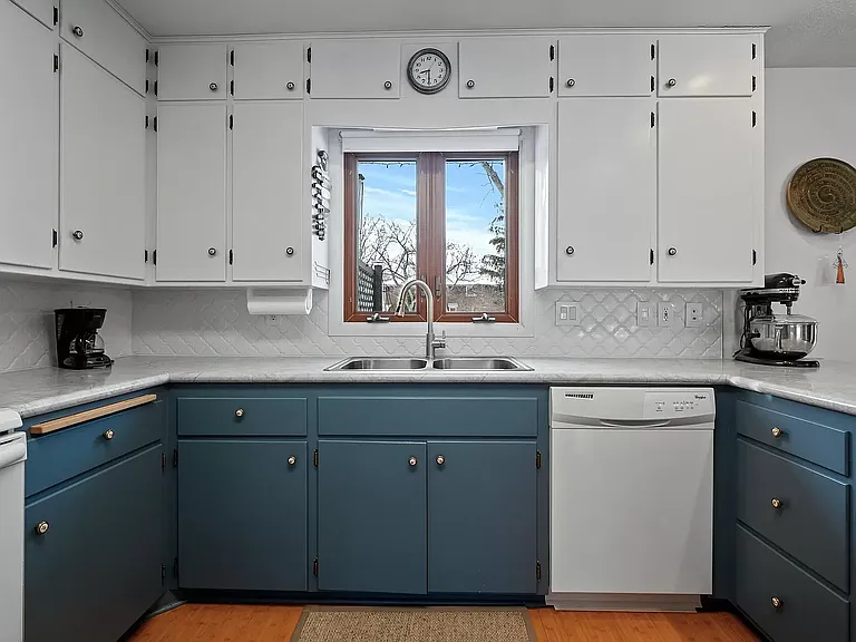 404 4th Ave NW — Photo 14