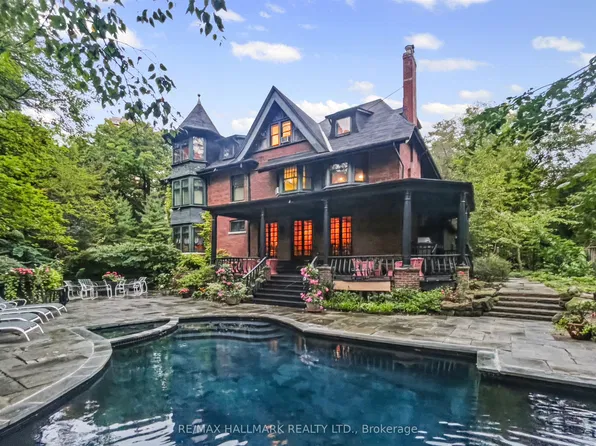 11 Pine Hill Rd, Toronto, ON M4W 1P5