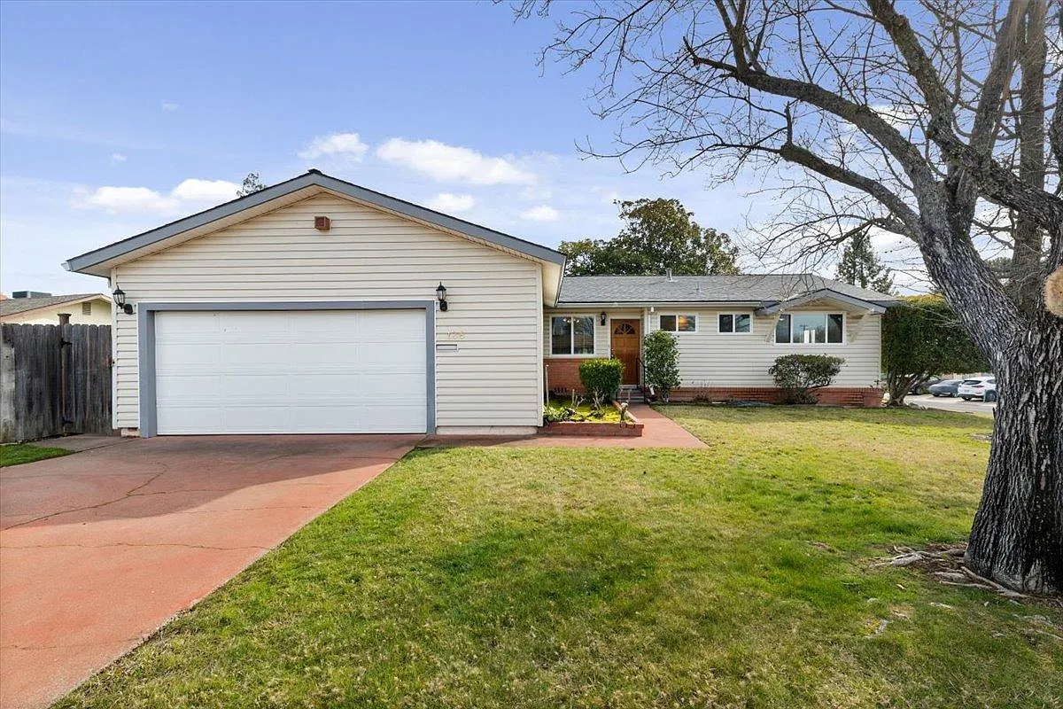 138 McKiernan Dr photo 1