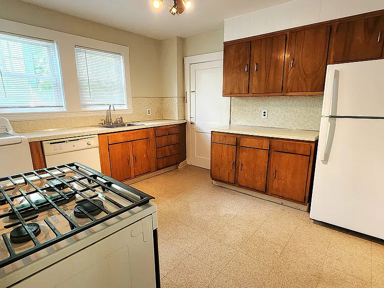 119 Nottinghill Rd #1 — Photo 10
