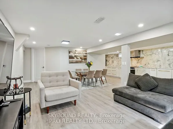 34 Owen Pl, Hamilton, ON L8G 2H2