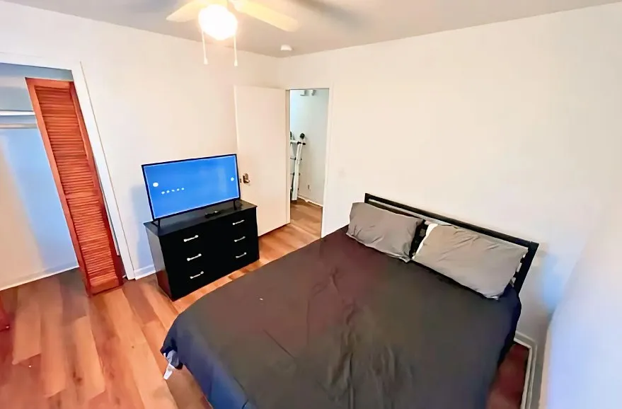 6 bed, 1431 sqft, $670 — Photo 2