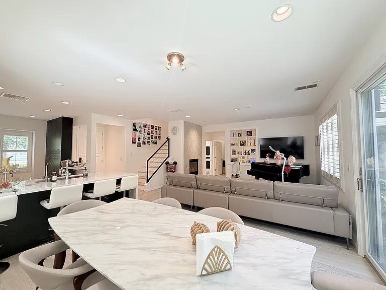 3703 Abby Ct — Photo 14