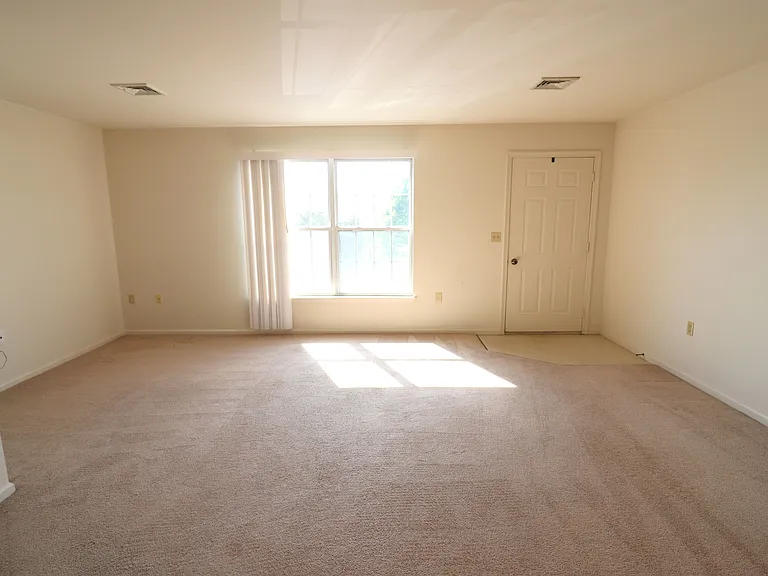 812 W Main St #4 — Photo 4