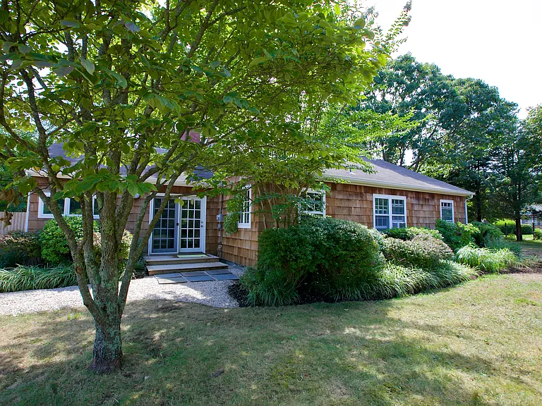 7 White Birch Rd — Photo 2