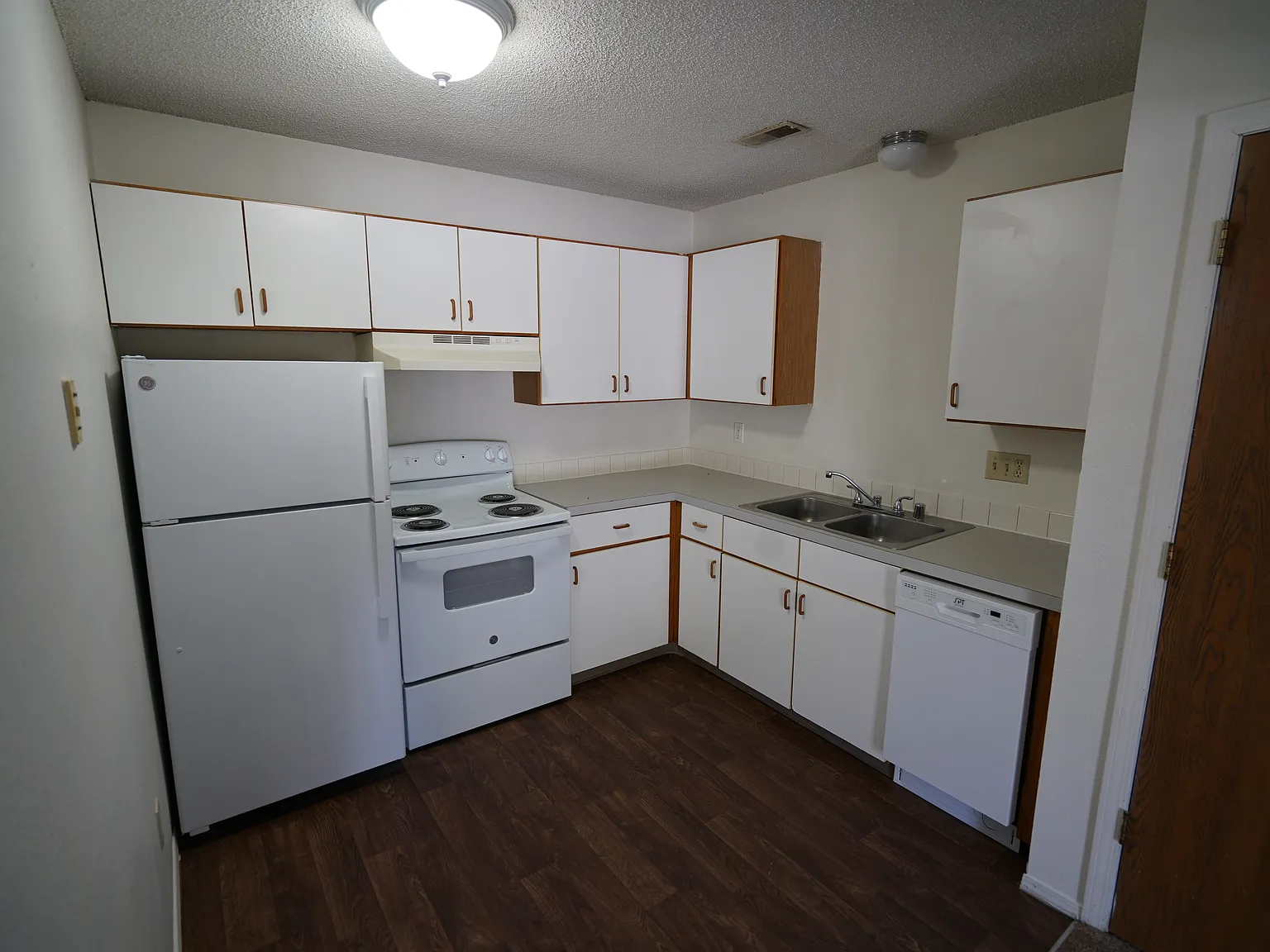 3 bed, 900 sqft, $1,000 — Photo 4