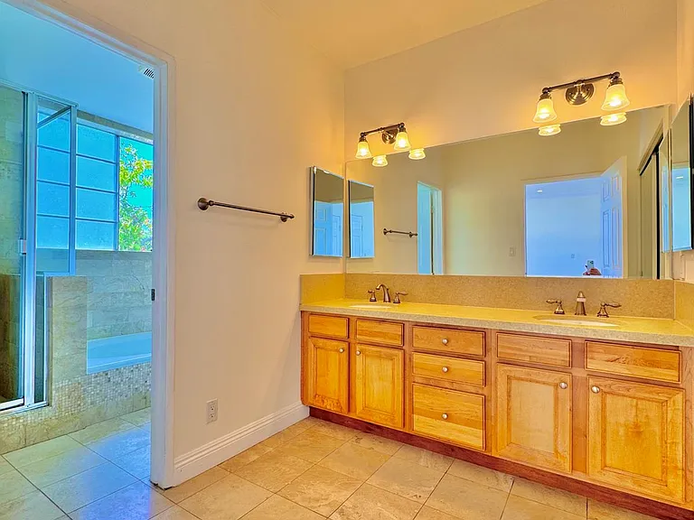 11812 Gorham Ave #Penthouse 1 — Photo 19