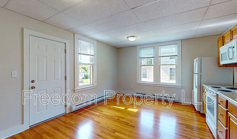 242 N Main St — Photo 7