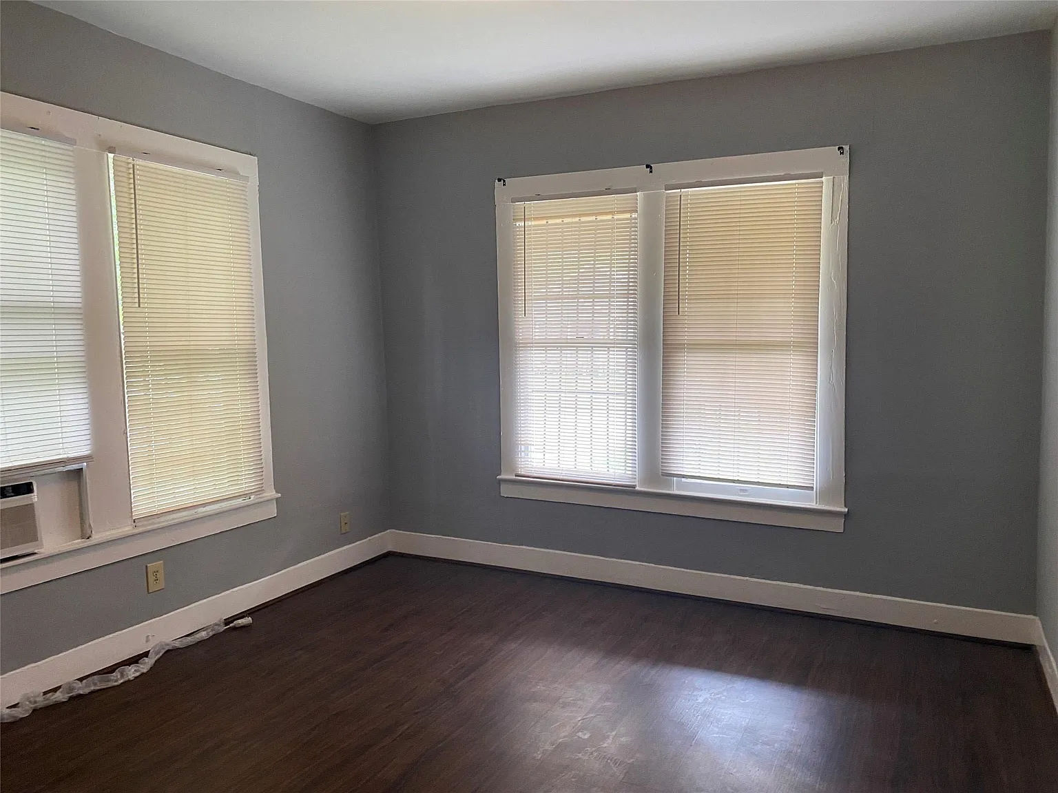 3 bed, 1.0 bath, 1092 sqft, $1,300 — Photo 4