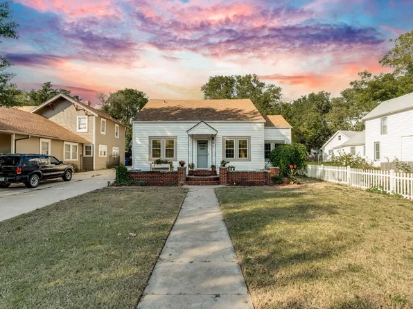 118 E Broadway Ave, Augusta, KS 67010