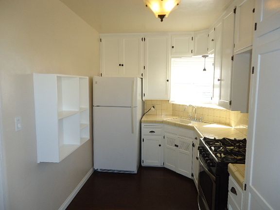 5th image of 4872 Bancroft St