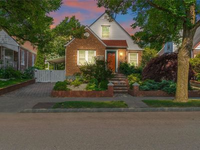 85-01 256th Street, Floral Park, NY, 11001