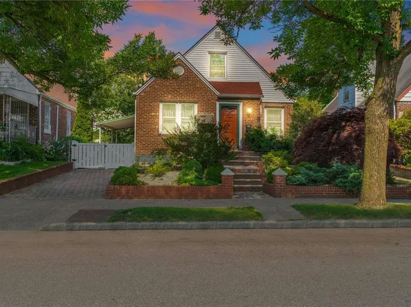 85-01 256th Street, Floral Park, NY 11001