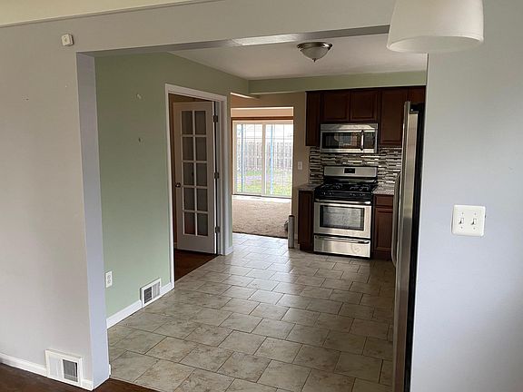 5th image of 21501 Lakebreeze St