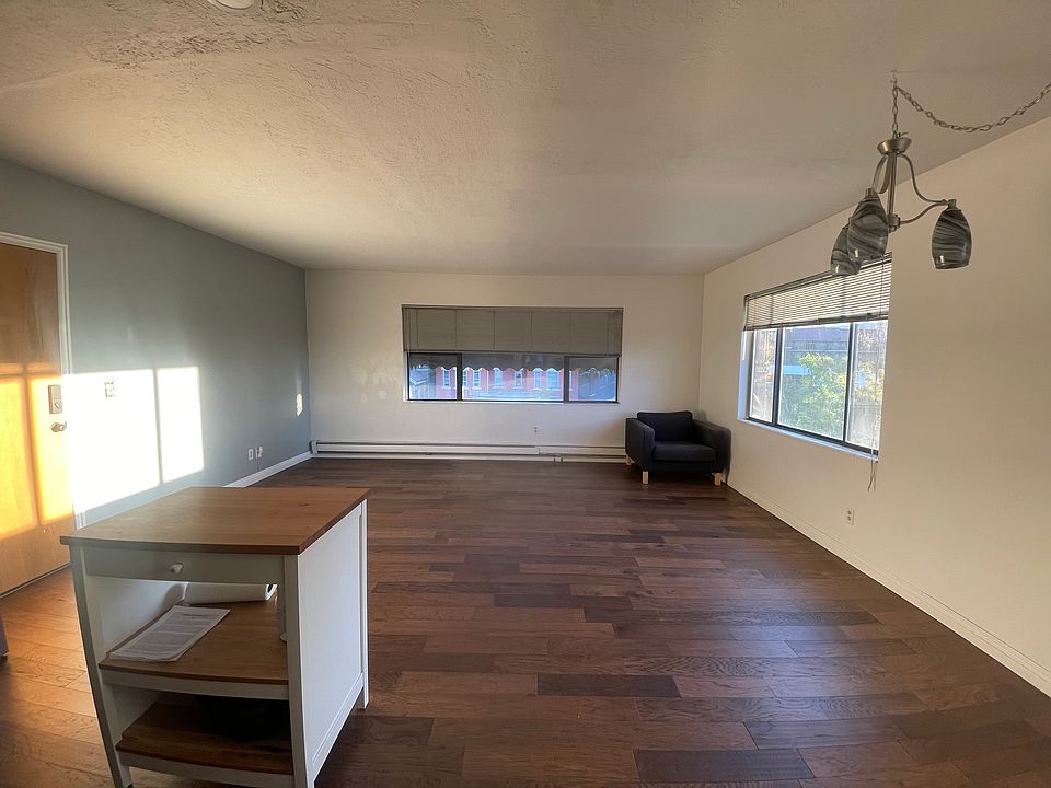 1st image of 125 E 1st Ave