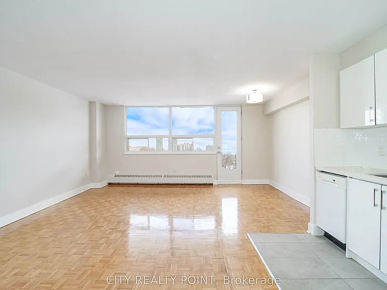 1500 Bathurst St #504 — Photo 2