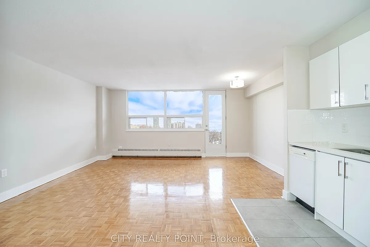 Building Photo - 1500 Bathurst St #504