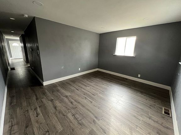 4th image of 2653 Foltz St #2653