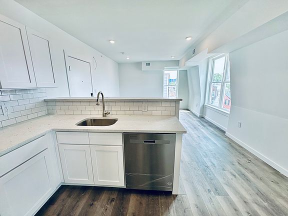 5th image of 242 E Girard Ave #9