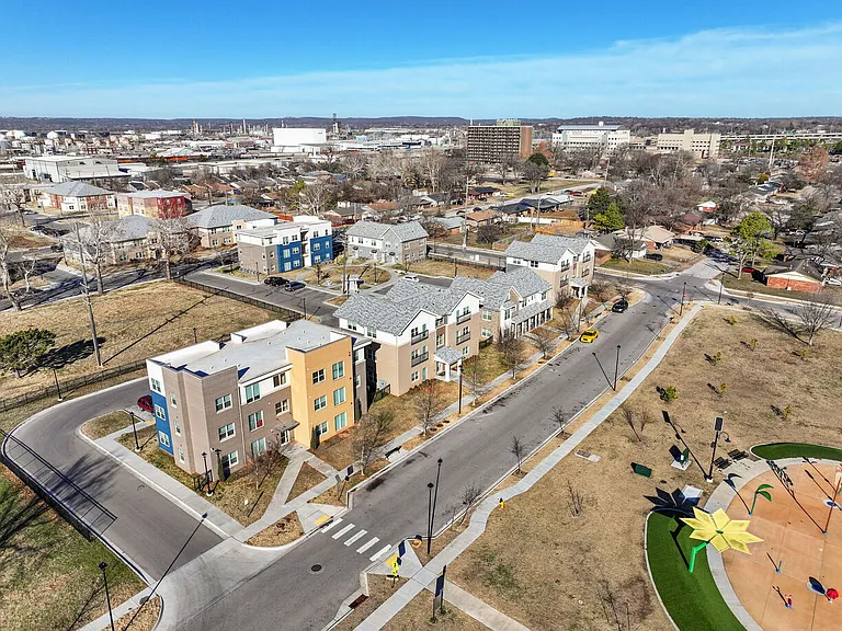 River West Apartments — Photo 17