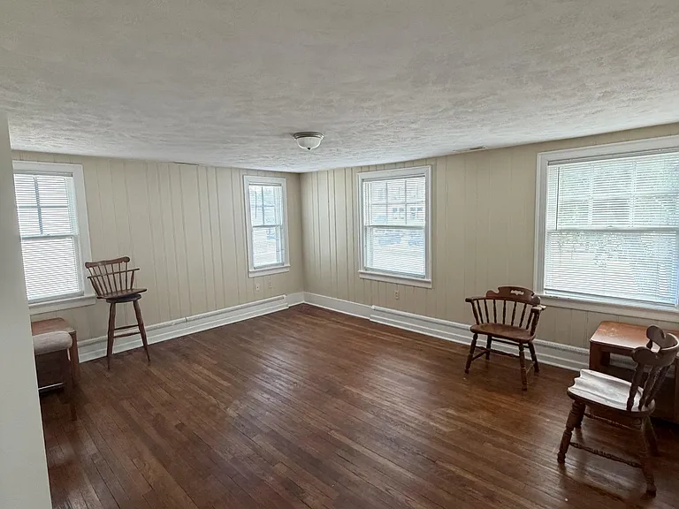 423 W Lawrence Ave #2 — Photo 4