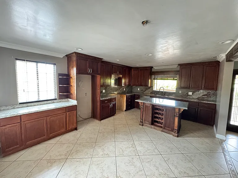 6624 Rhea Ave — Photo 4