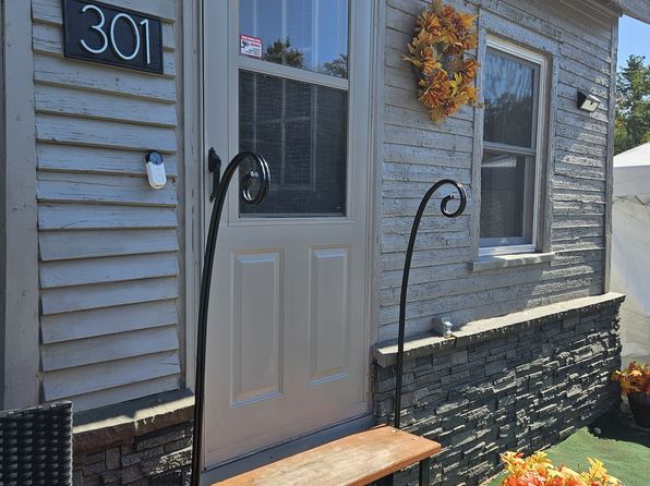 301 Oakwood St #1
