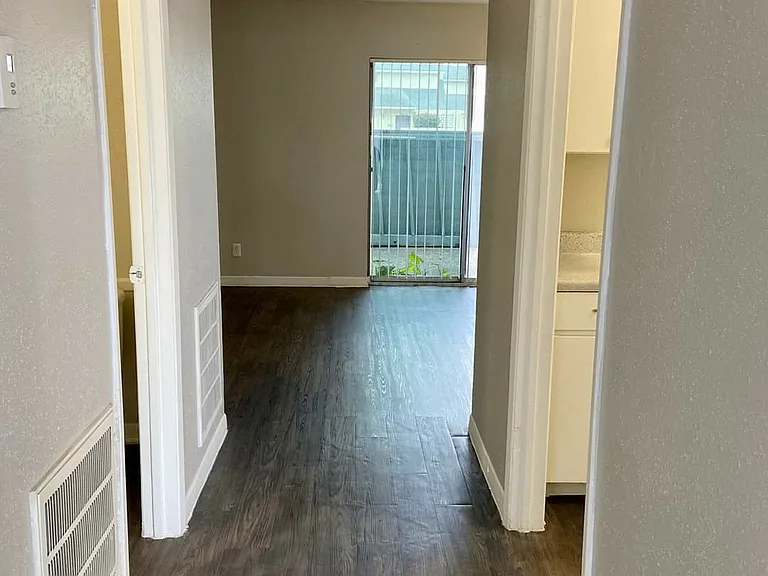 4443 Ocean Dr — Photo 9