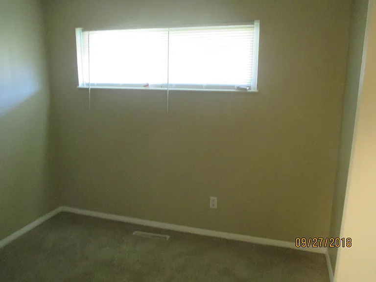 3585 Roswell Dr — Photo 13