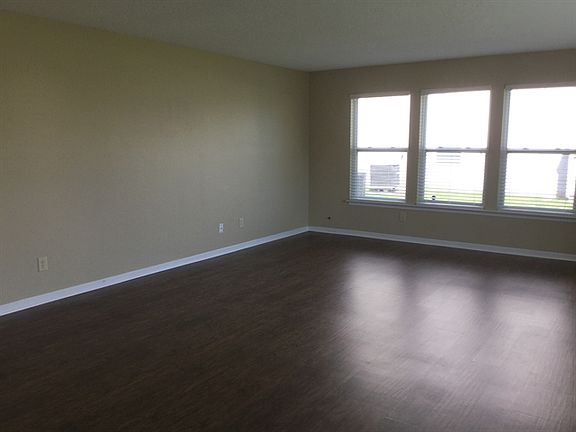 5th image of 6671 Eagle Crossing Blvd
