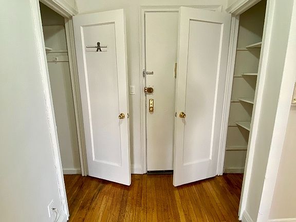 5th image of 309 Hayward Ave #2J
