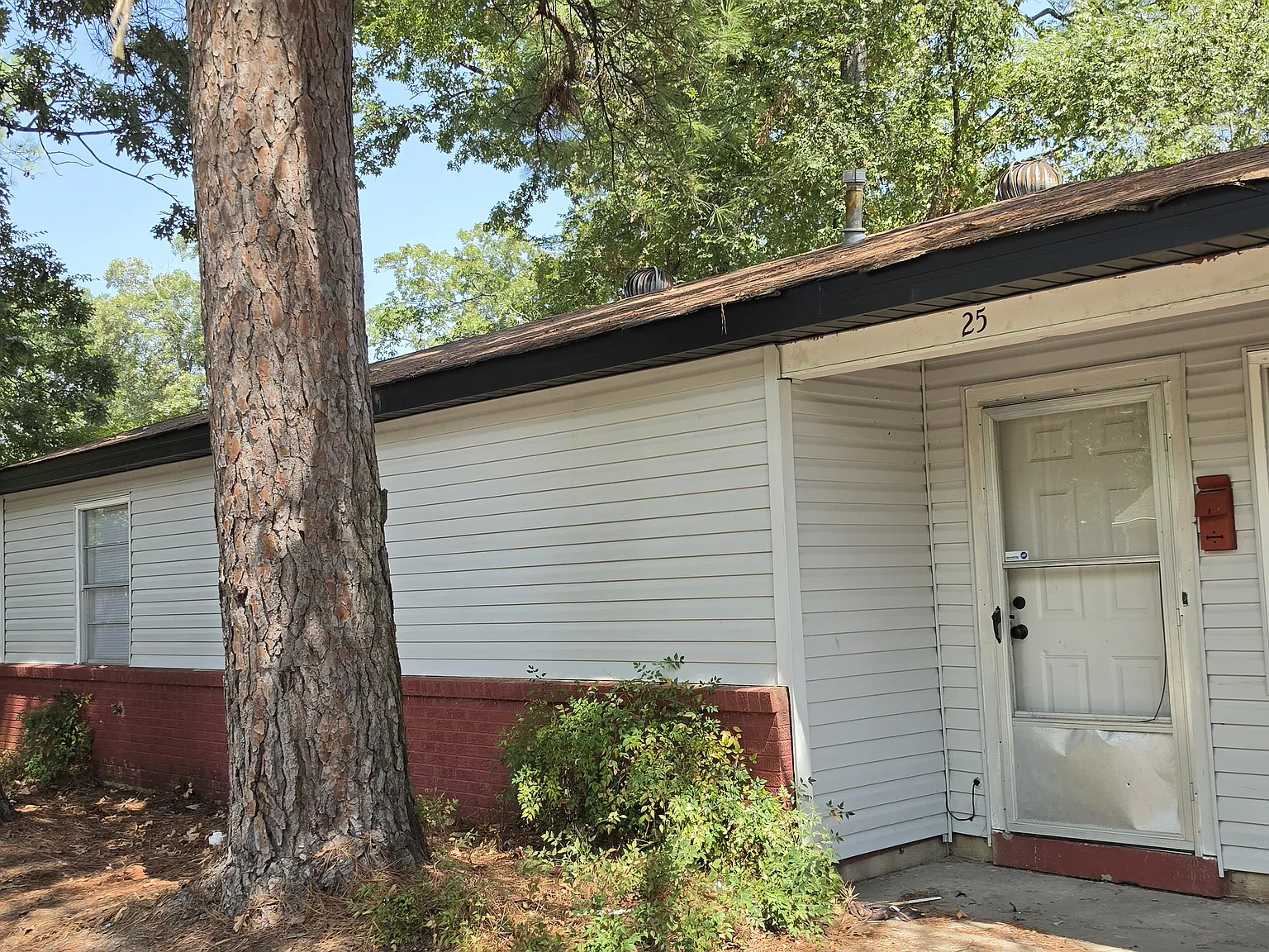 3 bed, 968 sqft, $950 — Photo 1