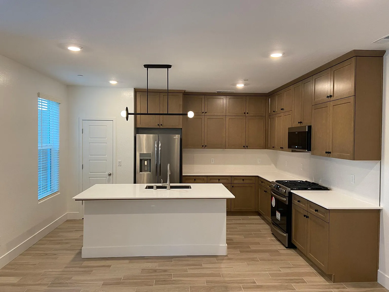 2713 E Teaberry Dr — Photo 4