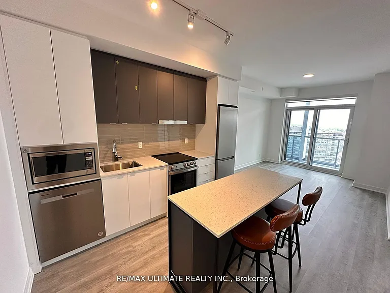 30 Upper Mall Way #1701A — Photo 7