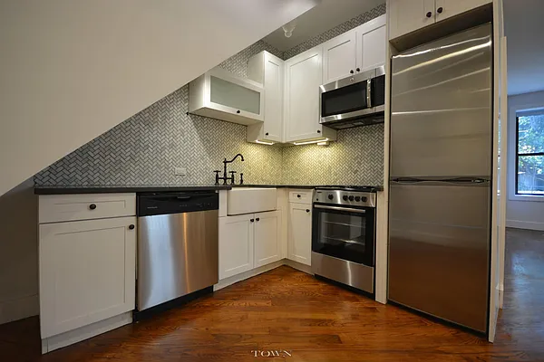 Rented by Town Residential | media 3