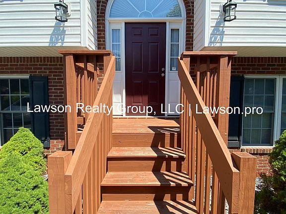 2nd image of 4827 Golfview Dr NE