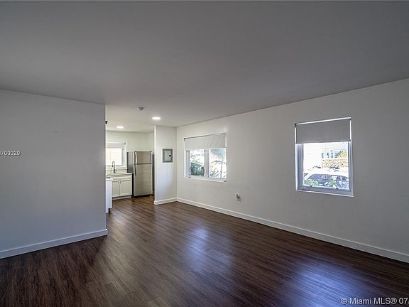 5th image of 8260 Byron Ave APT 3