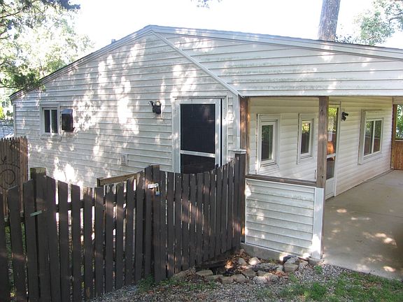 4th image of 128 N Lake Ave
