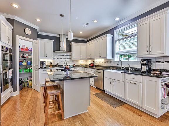 4th image of 8853 Smithfield Dr.