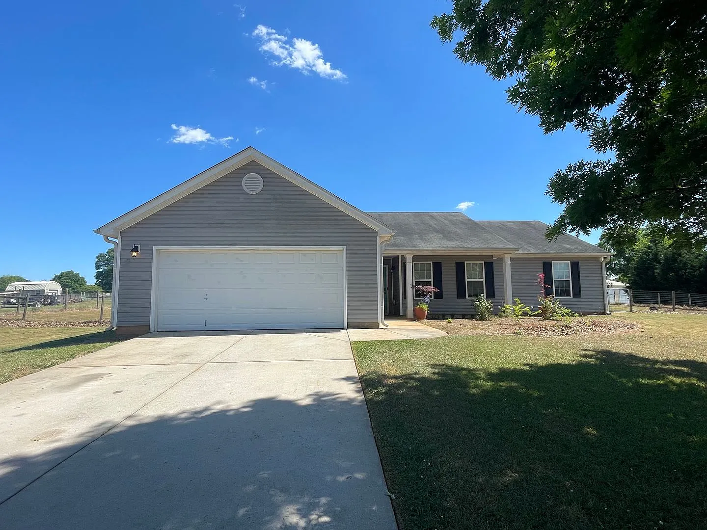 3-bedroom, 2-bath home in Oglethorpe County is situated on a 1.53 spacious lot with a fenced-in b... — Photo 3