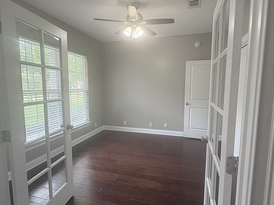 263 Country Walk Cir