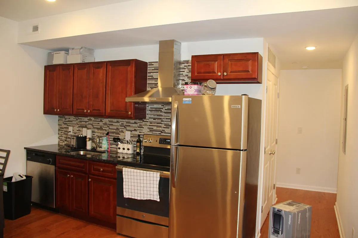 Building Photo - 3607 Spring Garden St #5