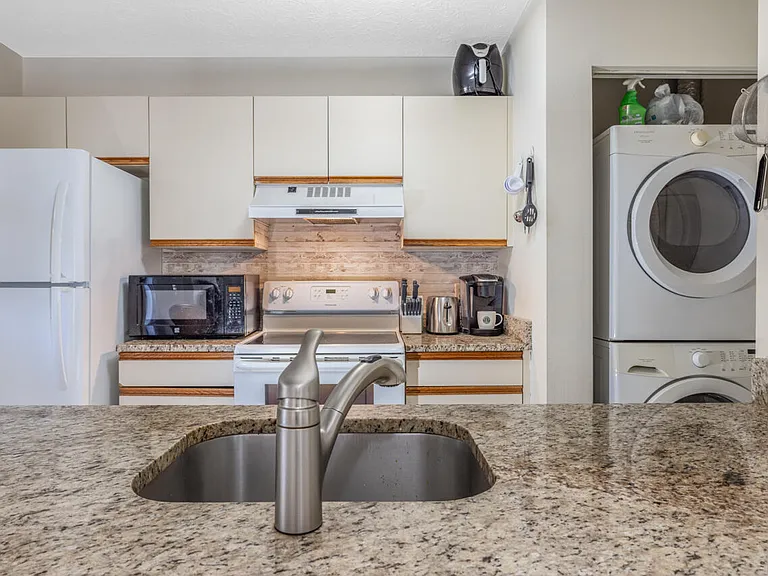 6537 SE Federal Hwy #101 — Photo 8