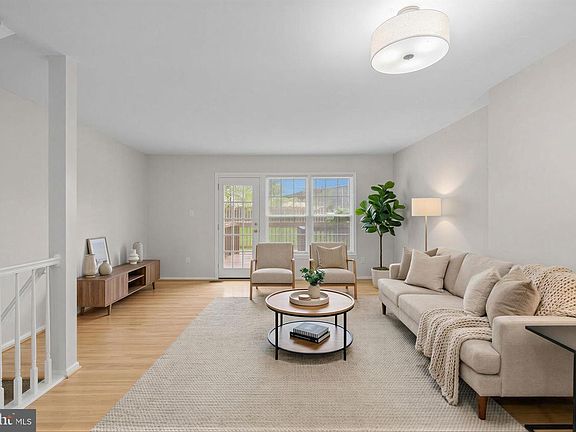 3rd image of 8640 Dellway Ln